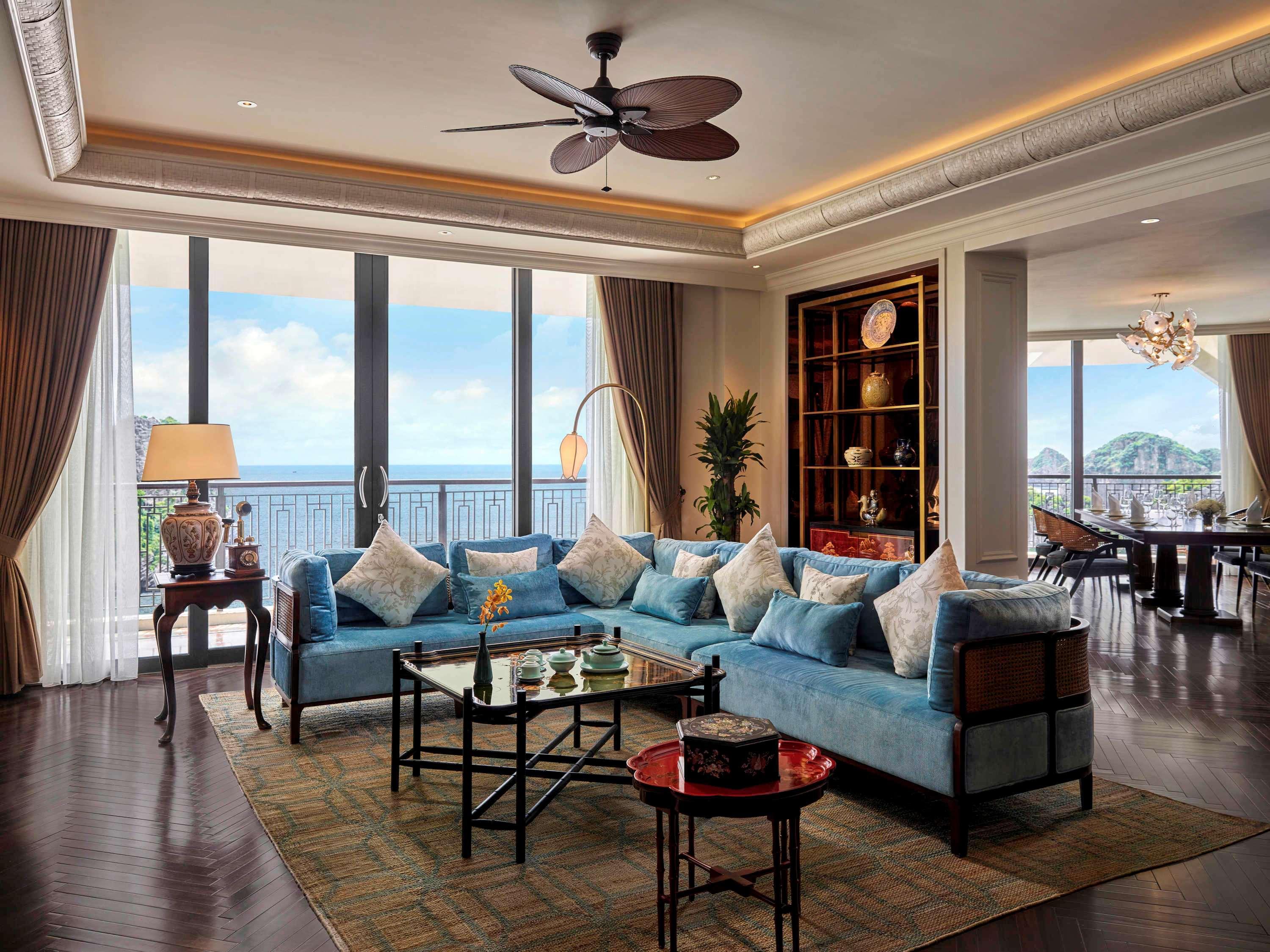 Chan Chau Hotel Perle D'Orient Cat Ba - Mgallery מראה חיצוני תמונה The living room of a suite at The Ritz-Carlton, Shenzhen