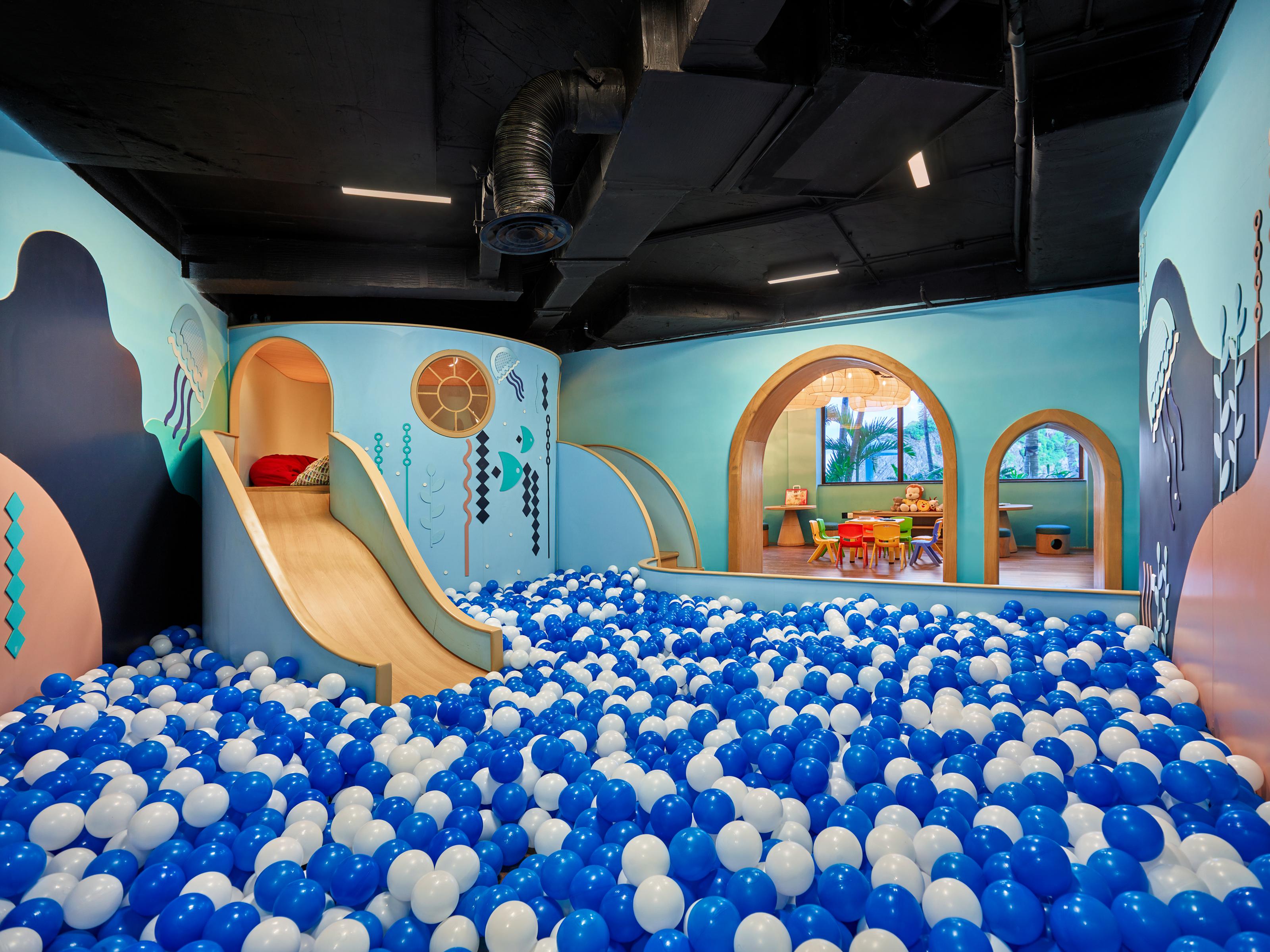 Chan Chau Hotel Perle D'Orient Cat Ba - Mgallery מראה חיצוני תמונה Ball pit at the Children's Museum of Oak Ridge