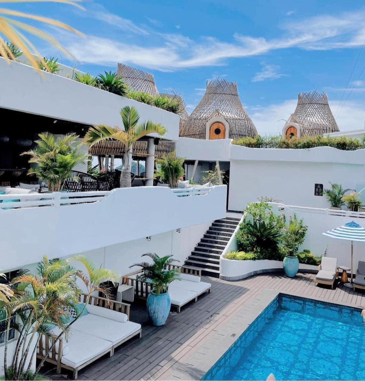 Chan Chau Hotel Perle D'Orient Cat Ba - Mgallery מראה חיצוני תמונה The rooftop pool at the hotel